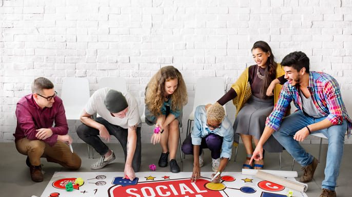 Fashion Brands and Social Media: Counterintuitive Evidence Fashion Brands and Social Media: Counterintuitive Evidence