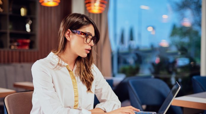 How to Grow Your Luxury Retail Business through Guest Posting Woman writing