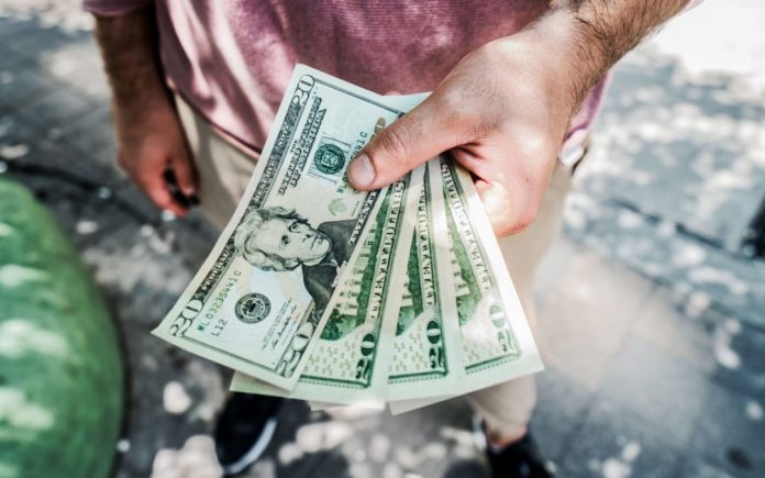 blur-cash-close-up-545065-1080x675