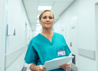 How to Stand Out as a Leader in Your Nursing Career