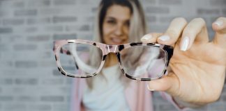 Should Glasses be Bought Online