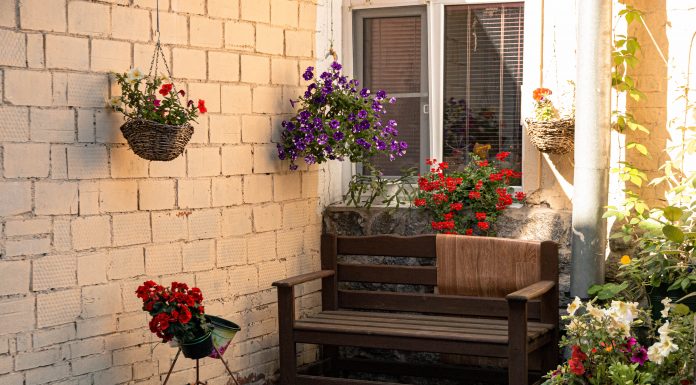 Why you Need Flowers When Doing an Open House