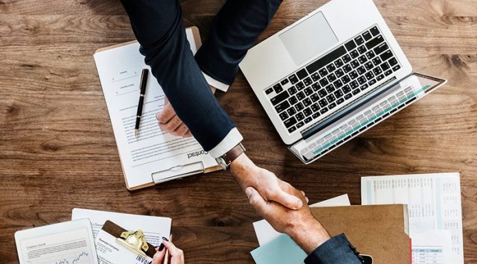 5 Reasons to Invest in Peer-to-Peer Loans