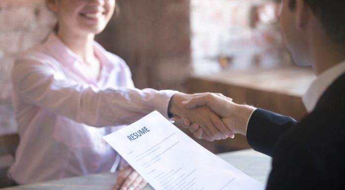 The Pros and Cons of Hiring a 1099 Employee, Explained