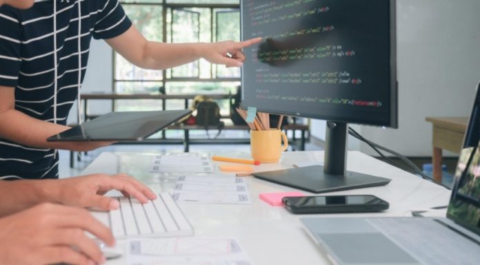 What are The Differences Between Symfony and Laravel? Laravel - Symfony