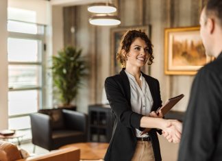 5 Qualities of a Good Estate Agent Working on project together, making deal.