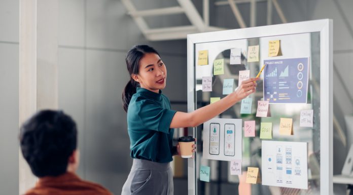 4 Strategies for Differentiating Your E-Commerce Business strategize