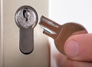 Don’t Panic – Your Broken Key Can Be Fixed! Man Holding Broken Key