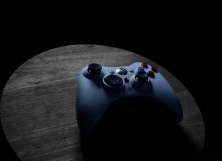 How Online Gaming Became a Multi-Billion Dollar Industry controller
