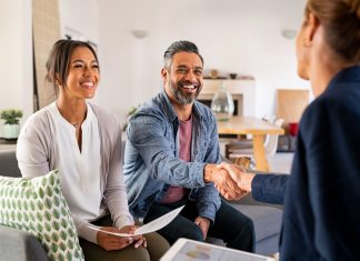 Reasons Why Low Commission Real Estate Agents are Best. real estate agent
