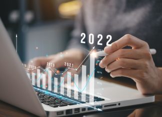 Traderpowers.com Revision 2022 Businessman plan business growth and financial, increase of positive indicators in the year 2022 to increase business growth and an increase for growing up business "n