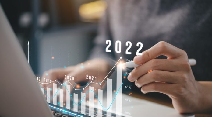 Traderpowers.com Revision 2022 Businessman plan business growth and financial, increase of positive indicators in the year 2022 to increase business growth and an increase for growing up business "n