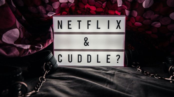 Netflix-and-Cuddle Netflix-and-Cuddle