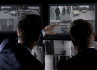 How to Choose the Right Live Surveillance Monitoring Solution? Private agents monitoring CCTV footage, searching for criminal, discussion