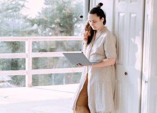 Remote Working: Why Your Career may not Zoom Ahead as Much as You’d Like work boundary