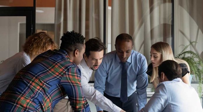 Creating a Resilient Workforce by Maintaining a High-Quality Employee Experience team working