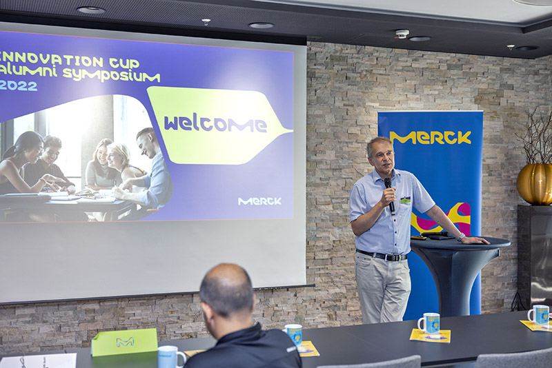 Ulrich Betz, Vice President of Innovation at Merck, presenting at the Innovation Cup alumni symposium, Meeting and networking