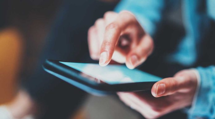 Which Broker is Best for Mobile Apps? Mobile-app