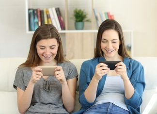 How Introverts and Extroverts Use Social Media Differently
