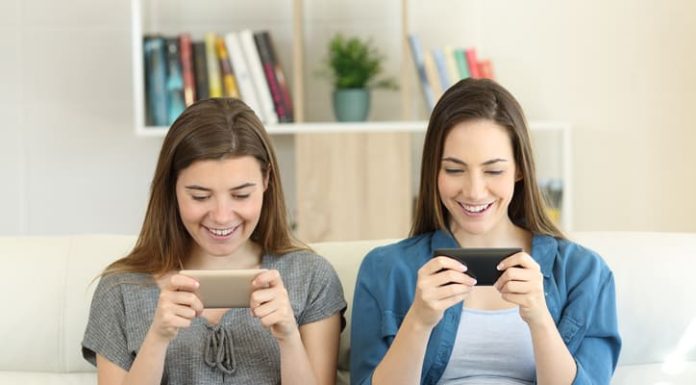 How Introverts and Extroverts Use Social Media Differently How Introverts and Extroverts Use Social Media Differently