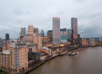 Senior Professionals – The Benefits of Relocating to Work in the UK UK