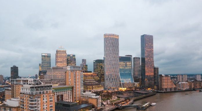 Senior Professionals – The Benefits of Relocating to Work in the UK UK