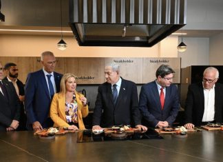 Netanyahu Visits Steakholder Foods, Tastes his first Cultivated Steak