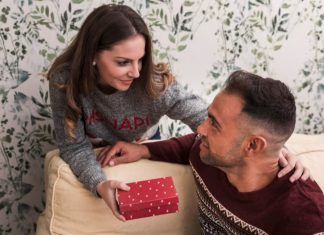 Share Your Love With These Romantic Gift Baskets For Special Occasions Share Your Love With These Romantic Gift Baskets For Special Occasions