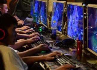The Evolution of Multiplayer Gaming: From Local Co-op to Online Communities The Evolution of Multiplayer Gaming From Local Co-op to Online Communities