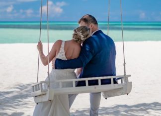 Escape to the Tropics: How to Plan a Destination Wedding Party with a Tropical Theme Escape to the Tropics How to Plan a Destination Wedding Party with a Tropical Theme