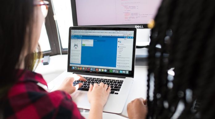 Exploring the Advantages of Enrolling in an Online Degree Program