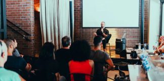 The Benefits of Hiring a Finance Public Speaker The Benefits of Hiring a Finance Public Speaker