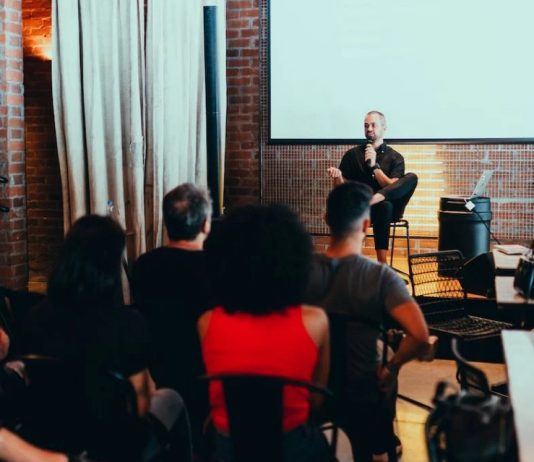 The Benefits of Hiring a Finance Public Speaker