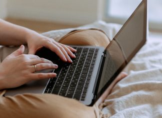 What Are the Secrets of Getting a Large Fan Base at Only Fans Laptop