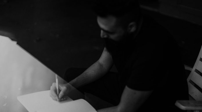 Words that Sell The Art of Emotion and Persuasion in Both Essays and Marketing