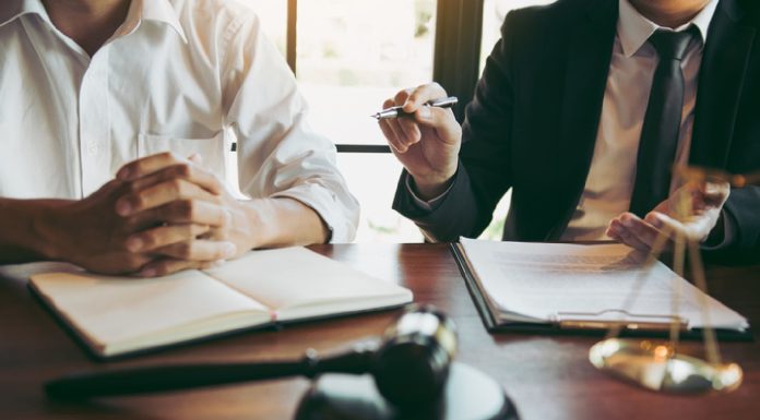 How Business Bankruptcy Lawyers Navigate Complex Waters