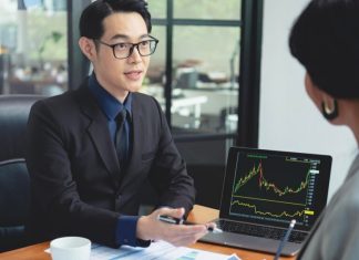Balancing Risk and Return: The Art of an Investment Manager Investment-Manager