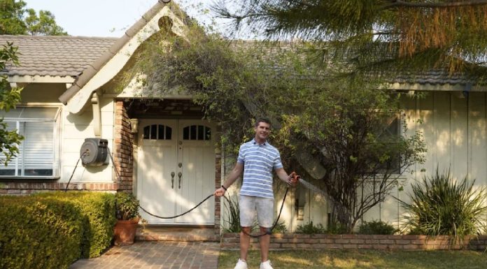 The Most Convenient Garden Watering Hose: Giraffe Tools Retractable Hose Reels The Most Convenient Garden Watering Hose