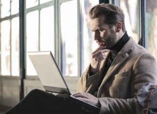 Online vs. In-Person Executive Management Programs: Pros and Cons Online vs In Person
