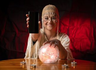 Best Online Fortune Tellers in 2023: Unlock Your Destiny from Anywhere iStock-1199481551
