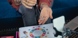 9 Best Psychic Chat Experts 2026 – Get Accurate Insights and Guidance iStock-1199709920