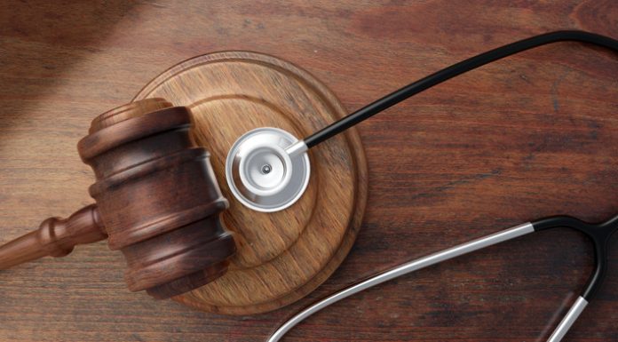 Working with Personal Injury Attorneys: How They Can Help Your Case iStock-1385303792