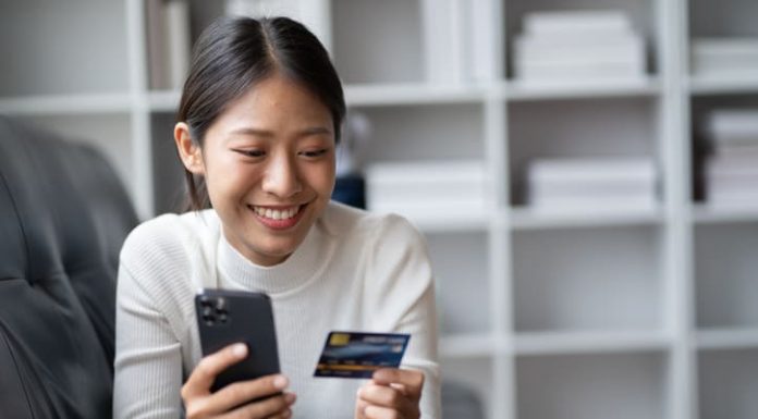 Tips and Tricks for Choosing the Right Credit Card for Your Lifestyle 10/11 iStock-1498662753