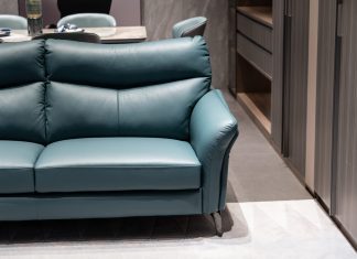 How to Spot a Quality Chesterfield Sofa ā A Simple Guide iStock-1437118777
