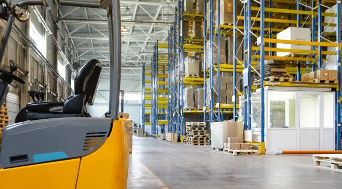 E-commerce Boom: How Automation Streamlines Packaging and Fulfilment with Battery-powered Strapping Tools, Combination Strapping Tools, Case Packers, Carton Sealing Machines, and Roller Conveyors iStock-1408852390