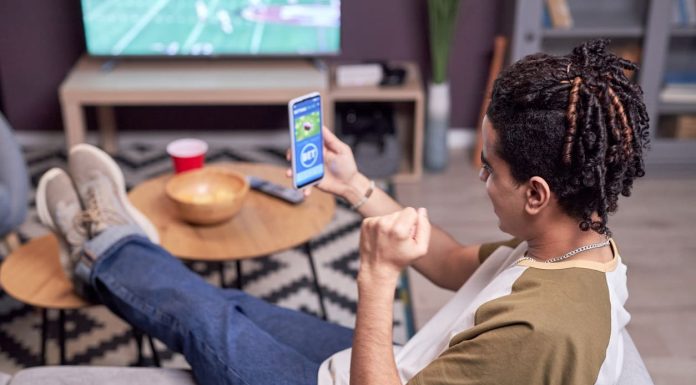 From Stadiums to Smartphones: The Mobile Evolution in Sports and Gaming iStock-1475352394