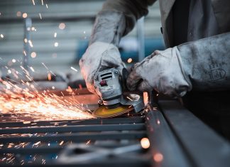 worker-5736096_1280