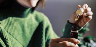 Hashing It Out: The Craftsmanship Behind High-Quality Hemp Extracts iStock-1418817779