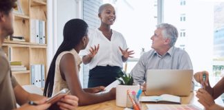 Seeking Alpha Review – In 2024 Is Seeking Alpha Still Valuable? Black woman sharing ideas to employees