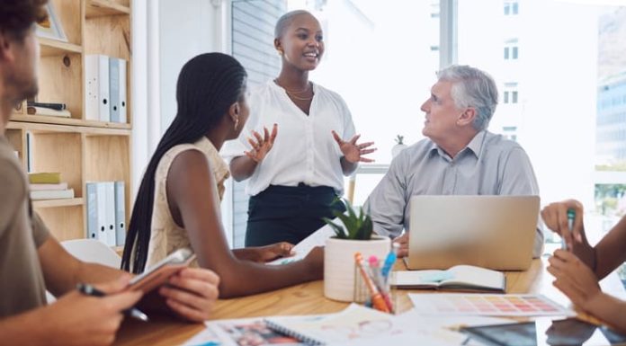 Seeking Alpha Review – In 2024 Is Seeking Alpha Still Valuable? Black woman sharing ideas to employees